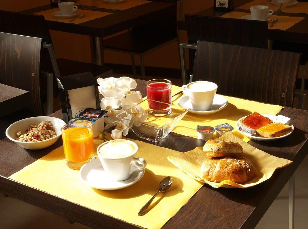 Hotel Corte Business Cavriago Екстер'єр фото