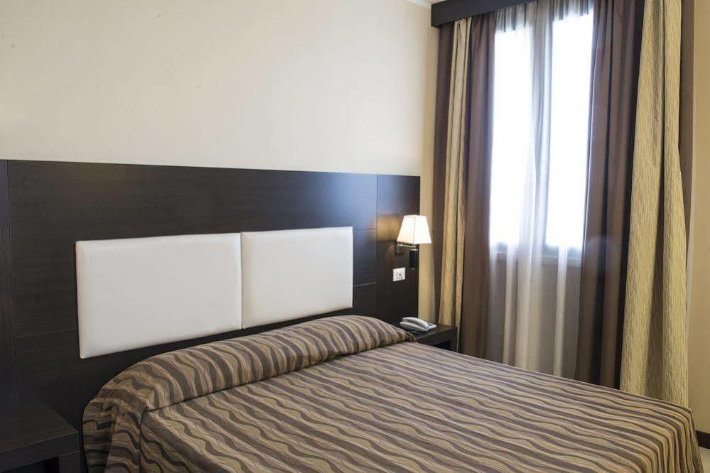 Hotel Corte Business Cavriago Екстер'єр фото