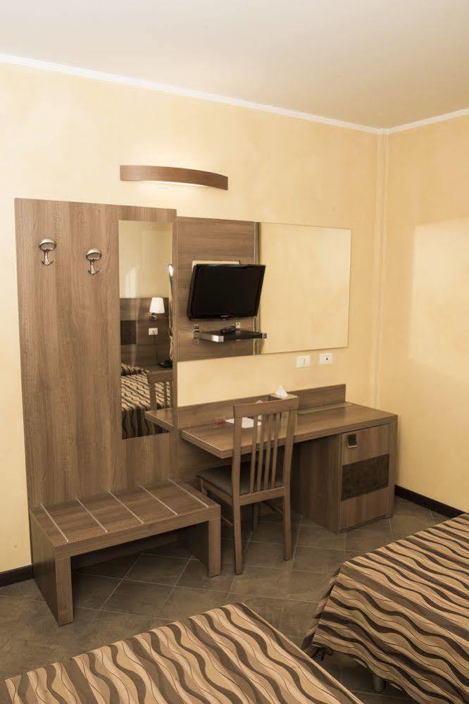 Hotel Corte Business Cavriago Екстер'єр фото