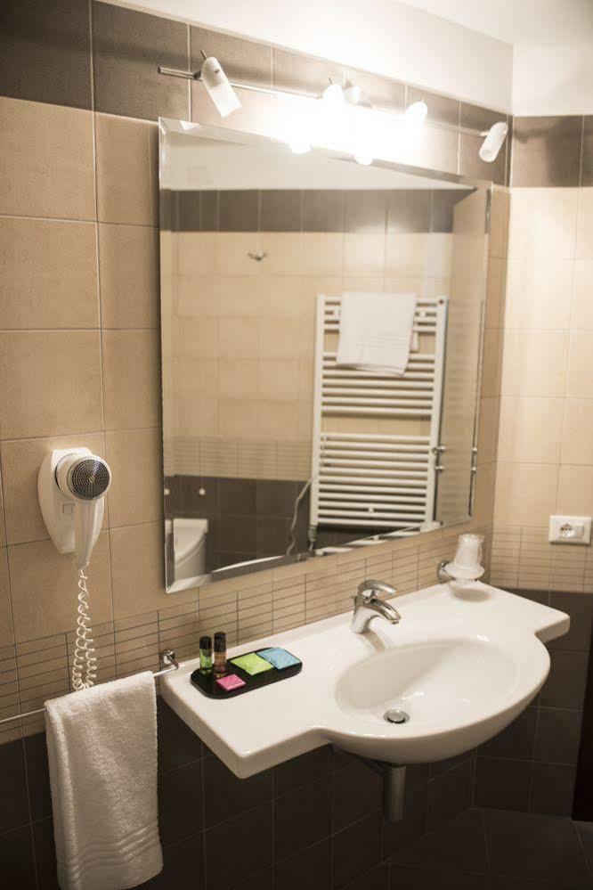 Hotel Corte Business Cavriago Екстер'єр фото